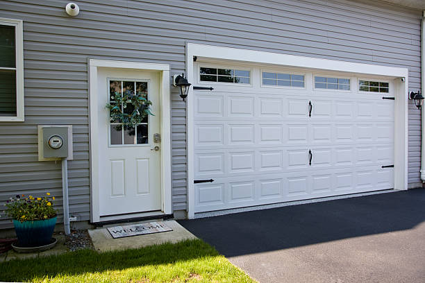 24/7 Emergency Garage Door Panel Replacement experts in Savannah, MO